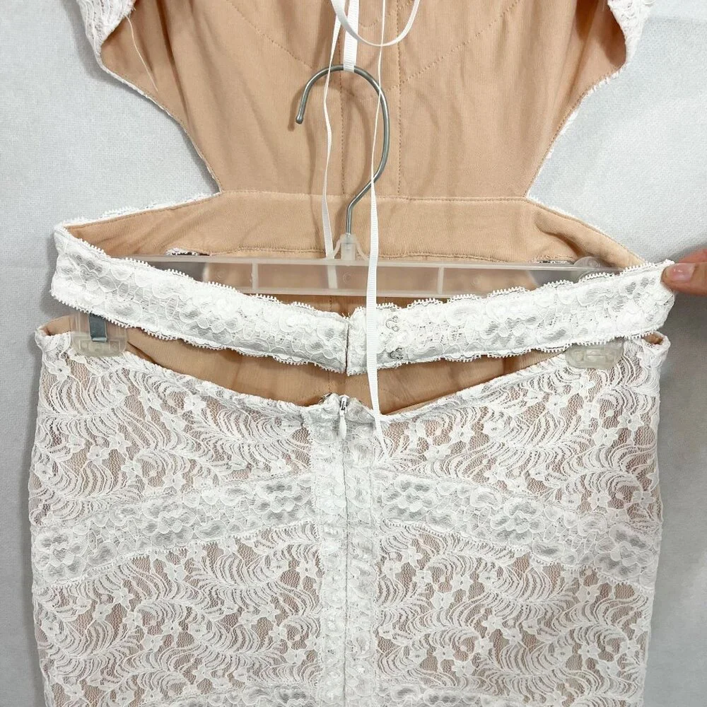 NEW Hello Molly Beautiful Minds White Lace Mini Dress Open Back -‎ Size US 6